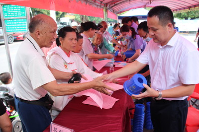 尚俭崇信，守护阳光下的盘中餐——浦北县市场监管局深入开展2021年食品安全宣传周活动，规范引导市场主体开展经营活动